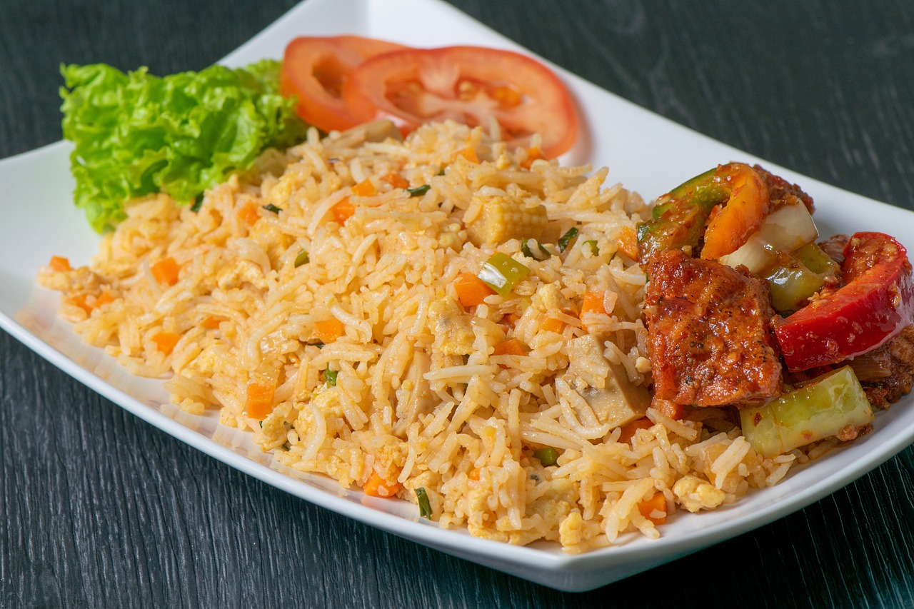 FRIED RICE (VEG / CHICKEN)